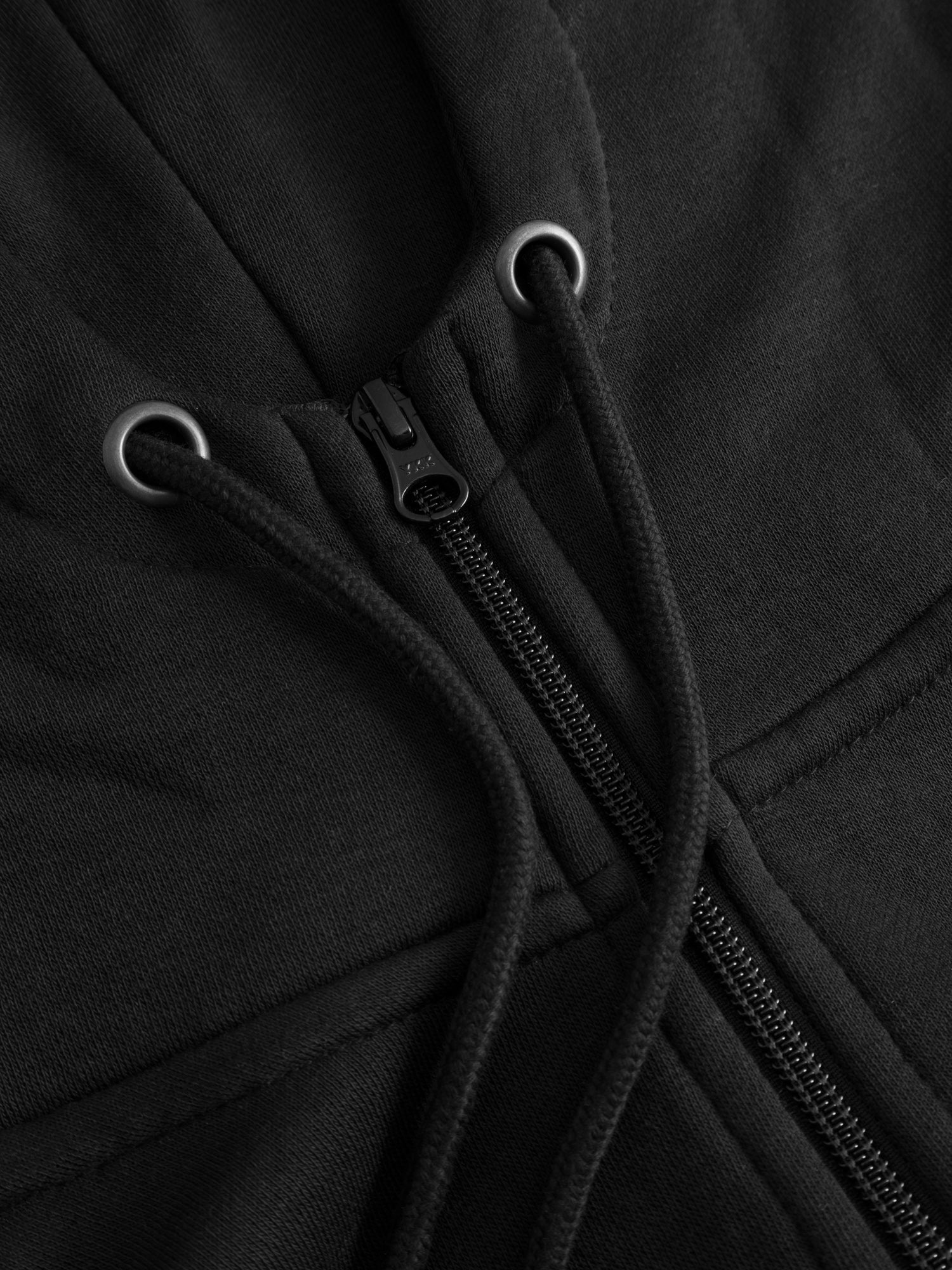 Zip Hood emblem svart
