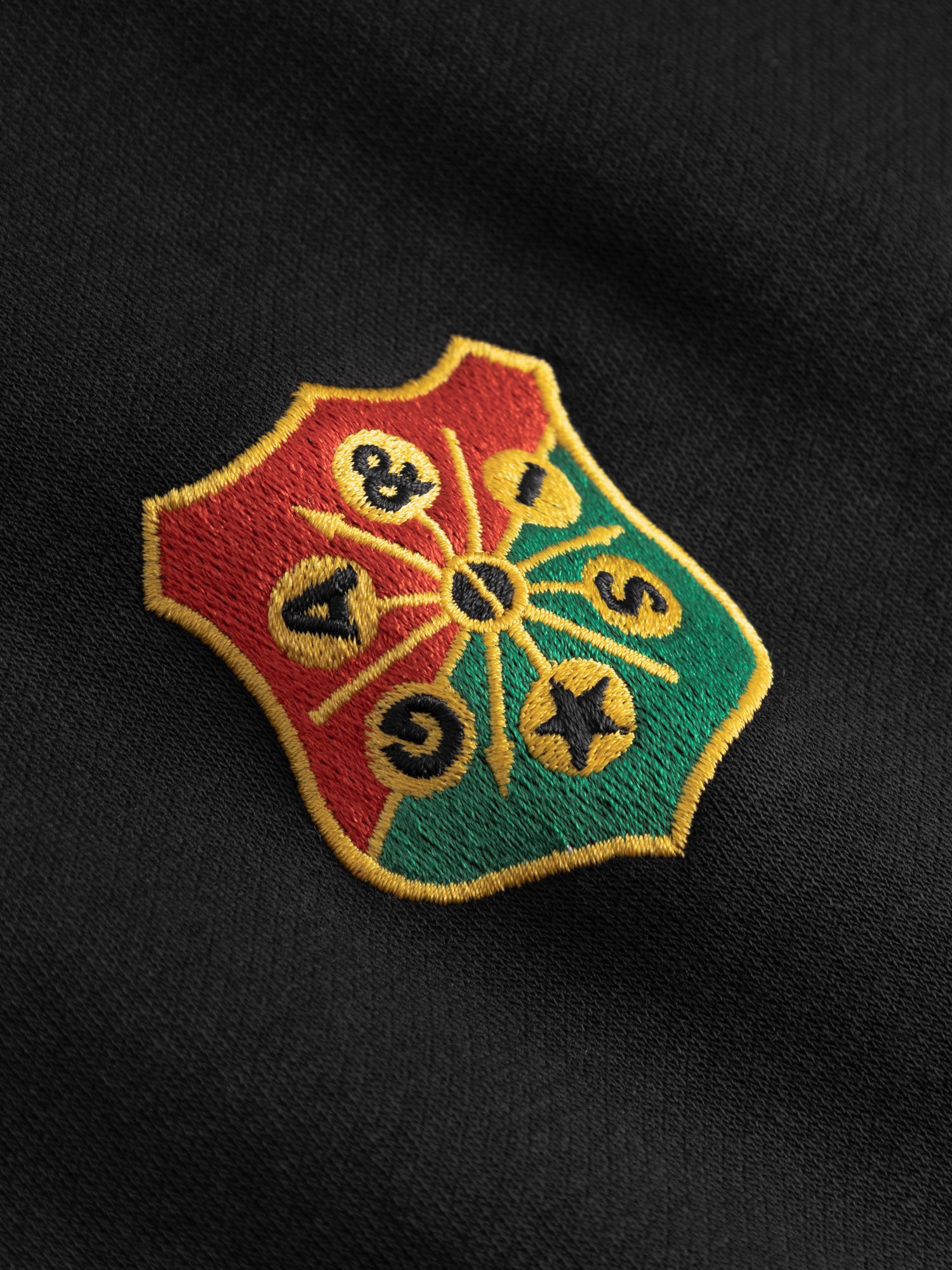 Zip Hood emblem svart