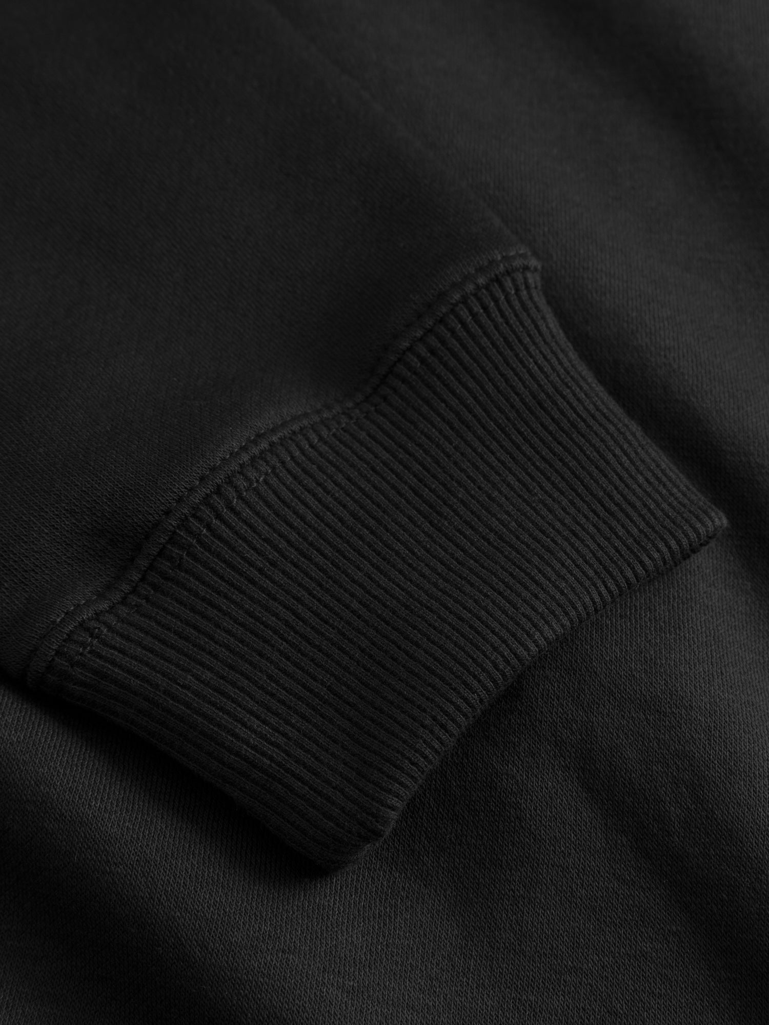 Zip Hood emblem svart