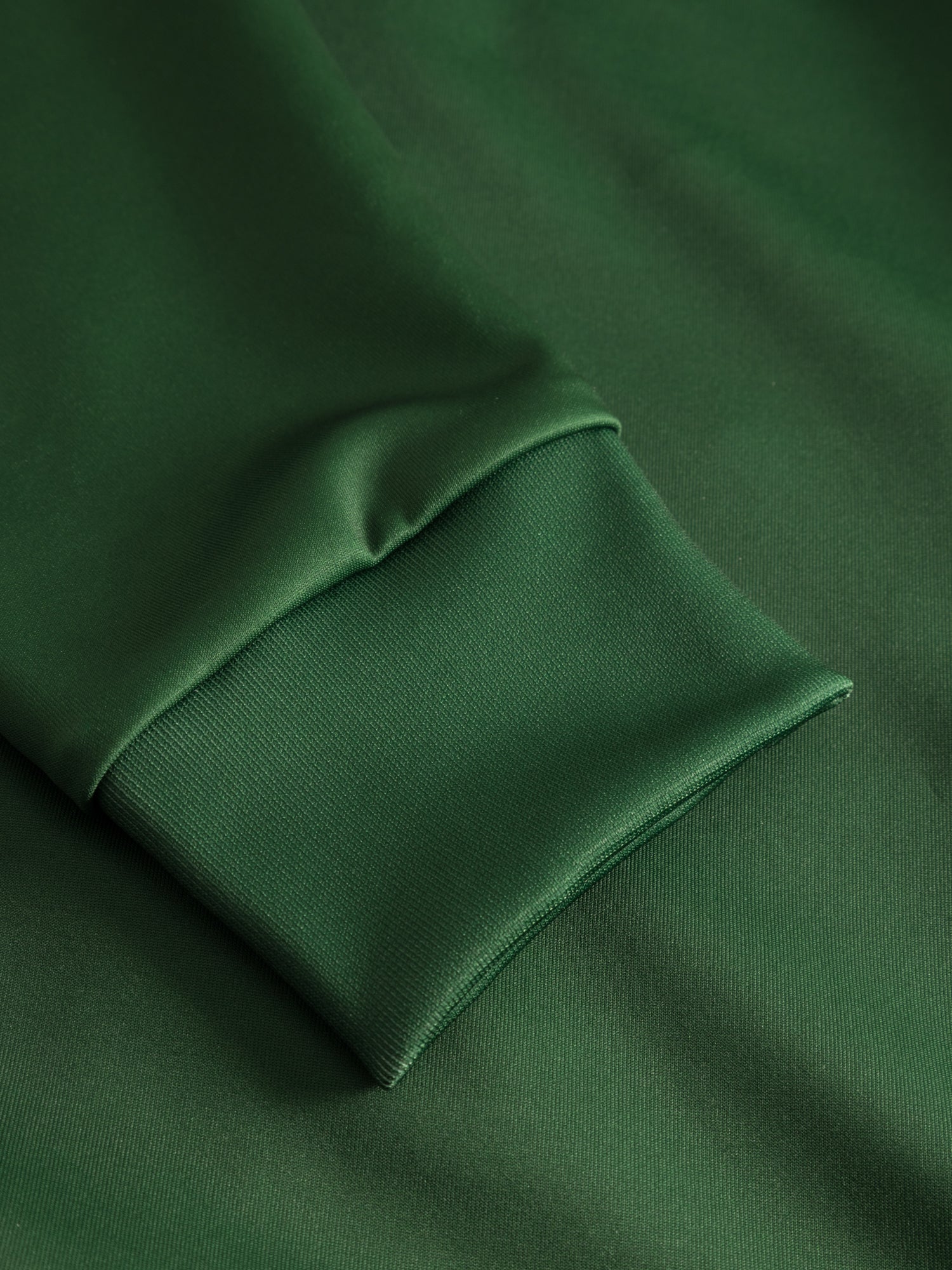 GAIS Track top retro